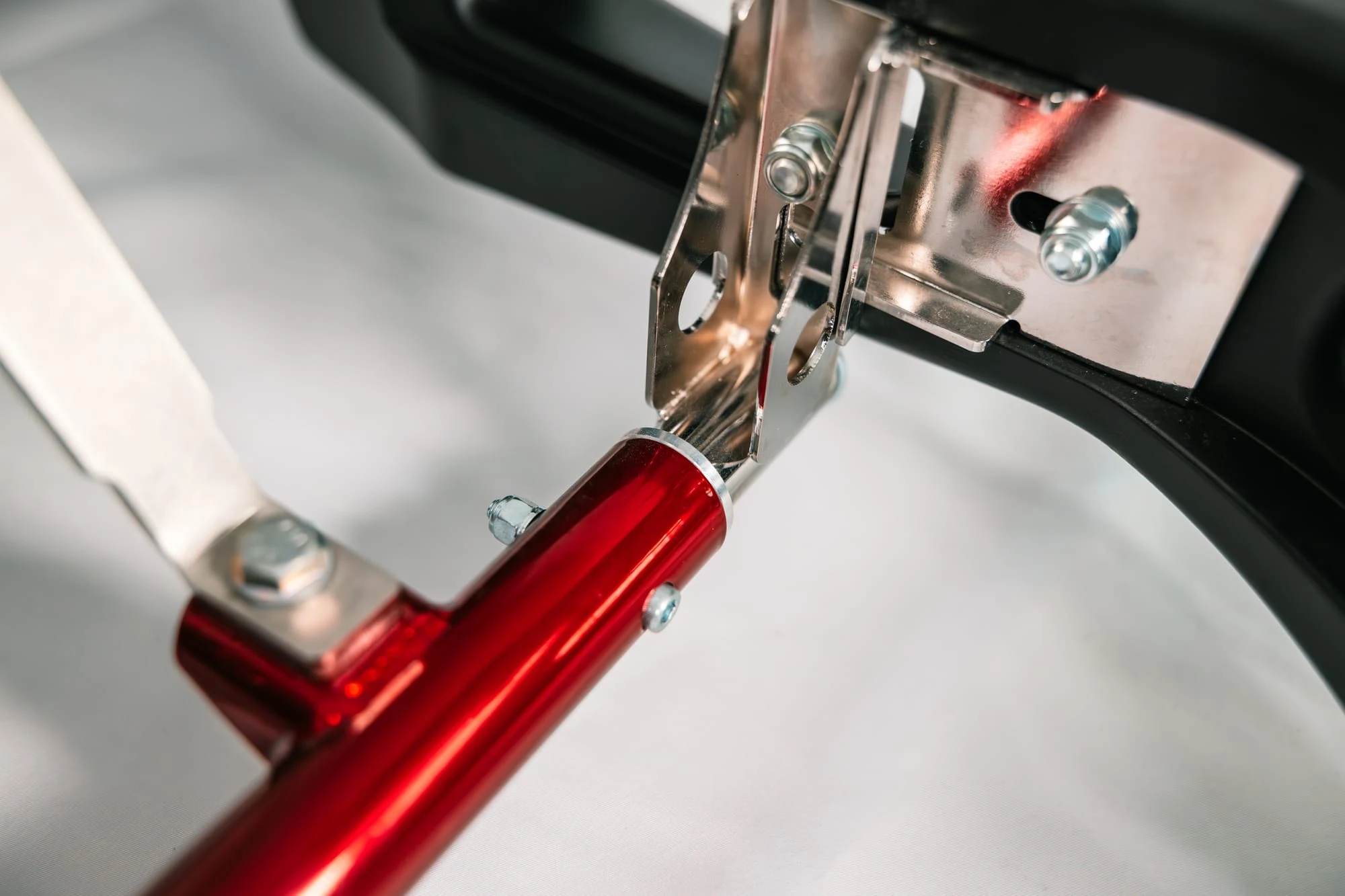 Front bumper mounting bracket